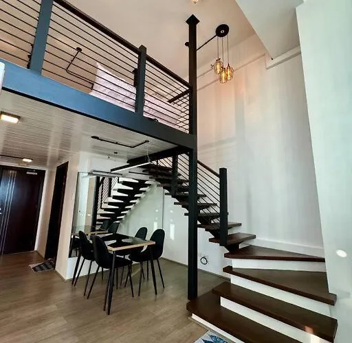 Spacious Loft Type Unit In Appartement