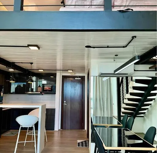 Spacious Loft Type Unit In Appartement *